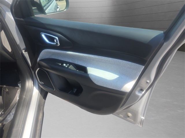 Vehicle image 13 of 26