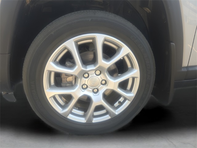 Vehicle image 9 of 26