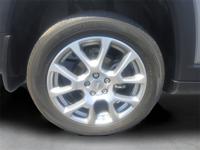 Vehicle image 11 of 26