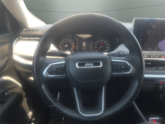 Vehicle image 17 of 26