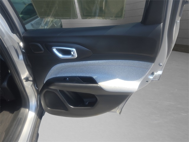 Vehicle image 14 of 26
