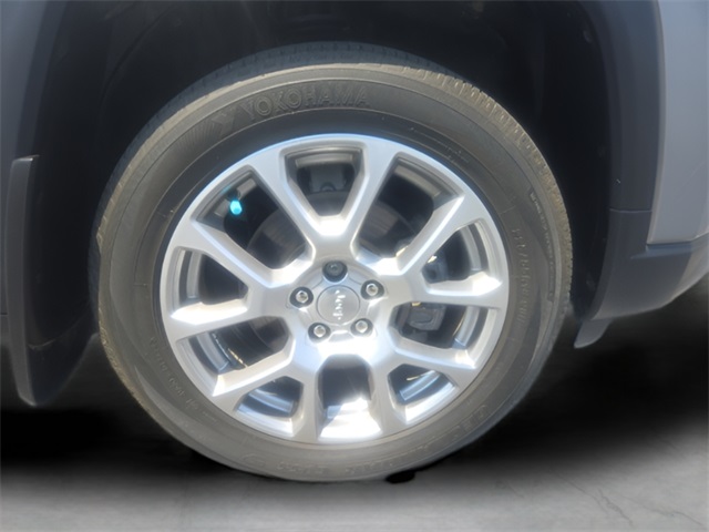 Vehicle image 12 of 26