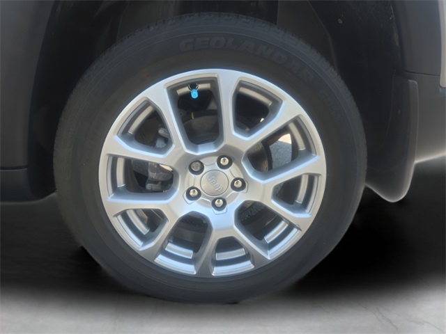 Vehicle image 10 of 26