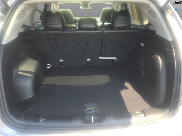Vehicle image 25 of 26