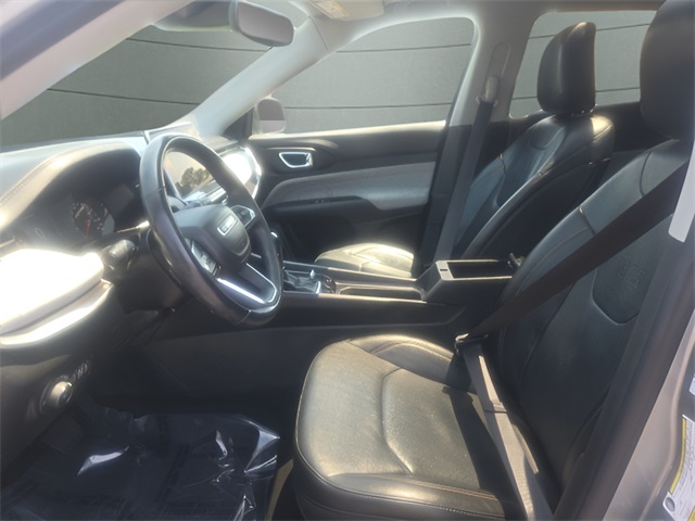 Vehicle image 24 of 26