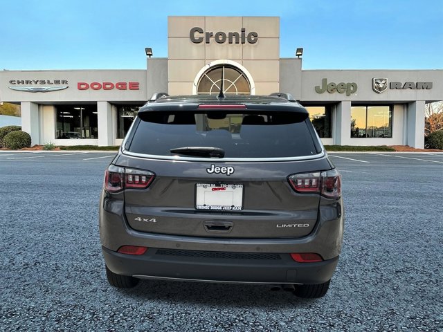 Vehicle image 9 of 39