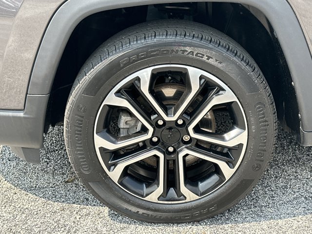 Vehicle image 17 of 39