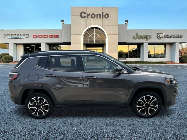 Vehicle image 6 of 39