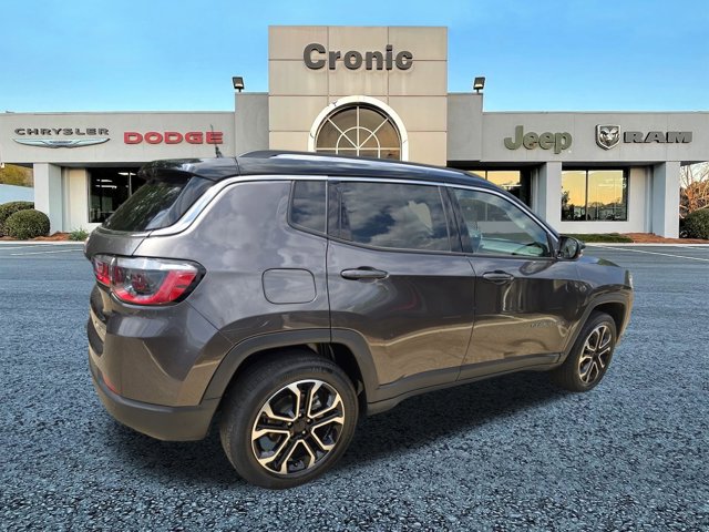 Vehicle image 8 of 39