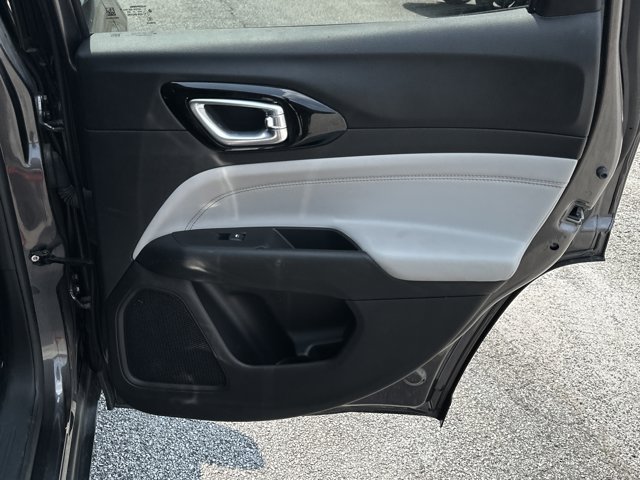 Vehicle image 23 of 39