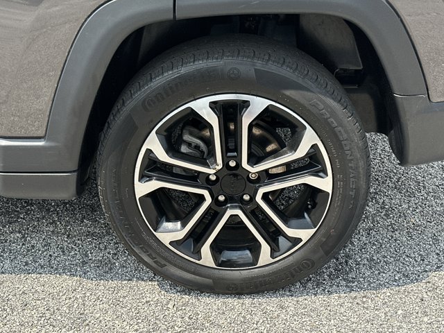 Vehicle image 26 of 39