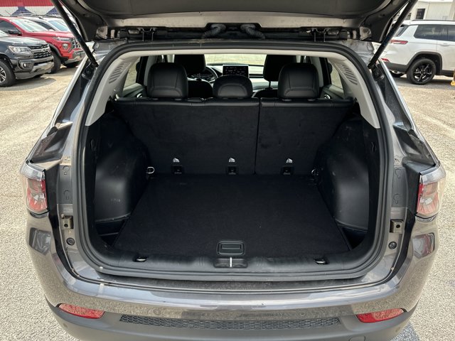 Vehicle image 25 of 39