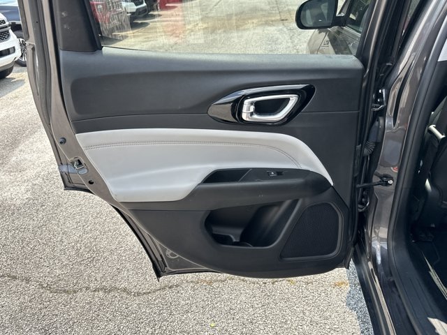 Vehicle image 28 of 39