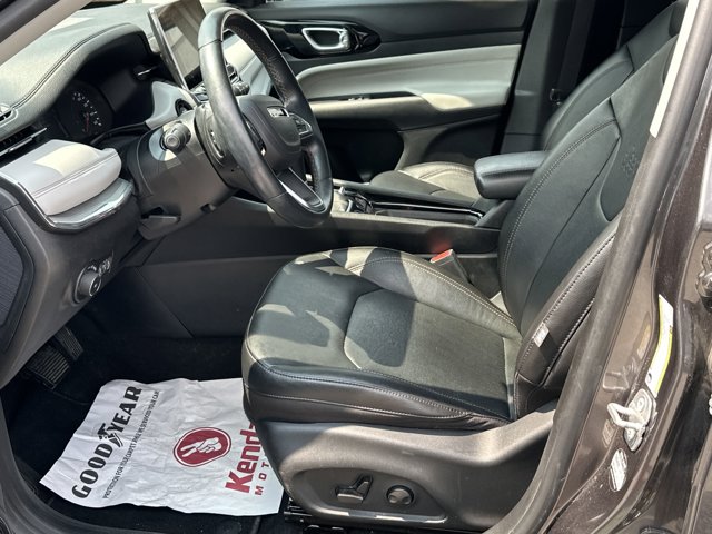 Vehicle image 15 of 39