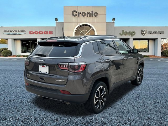 Vehicle image 7 of 39