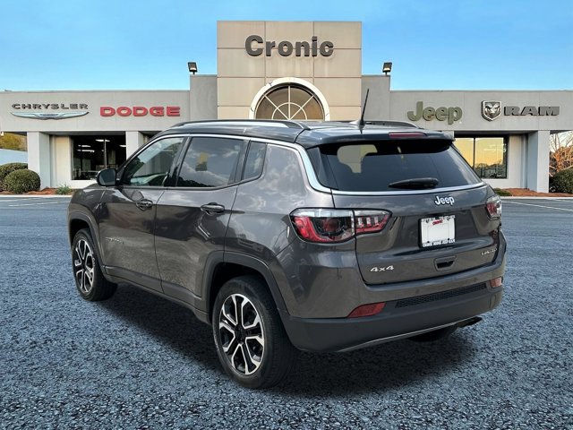 Vehicle image 11 of 39
