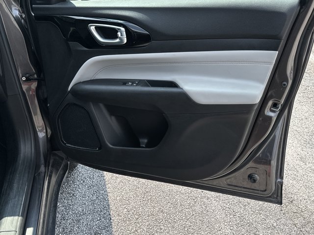 Vehicle image 21 of 39