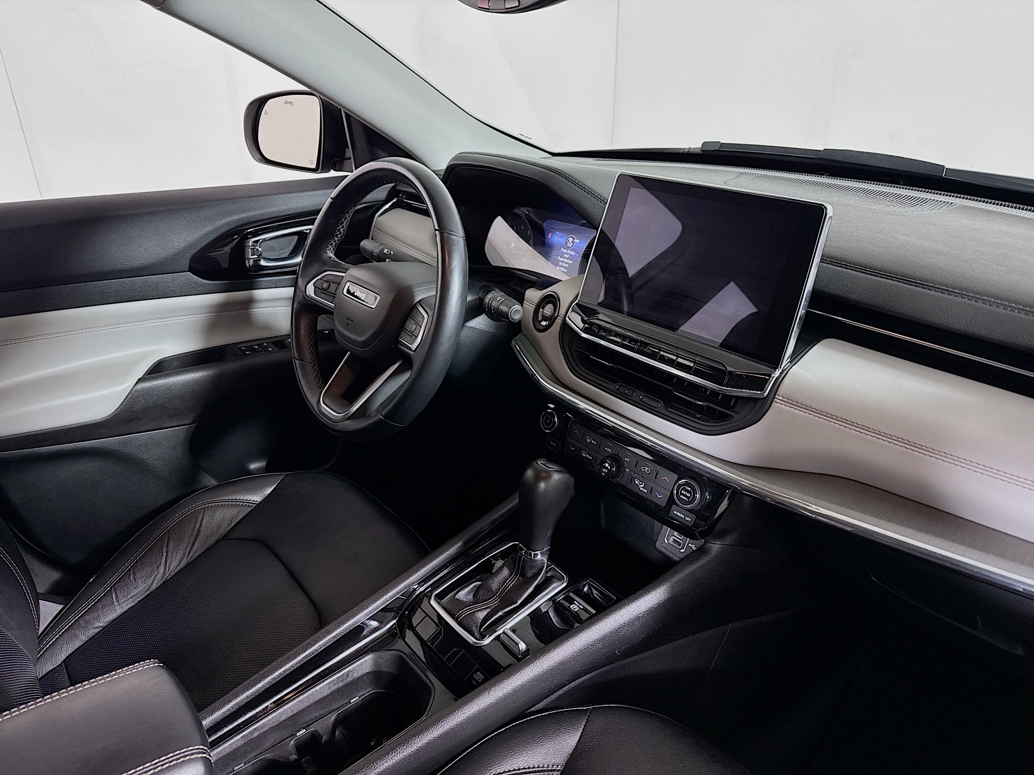 2022 Jeep Compass Limited Image 15 of 29