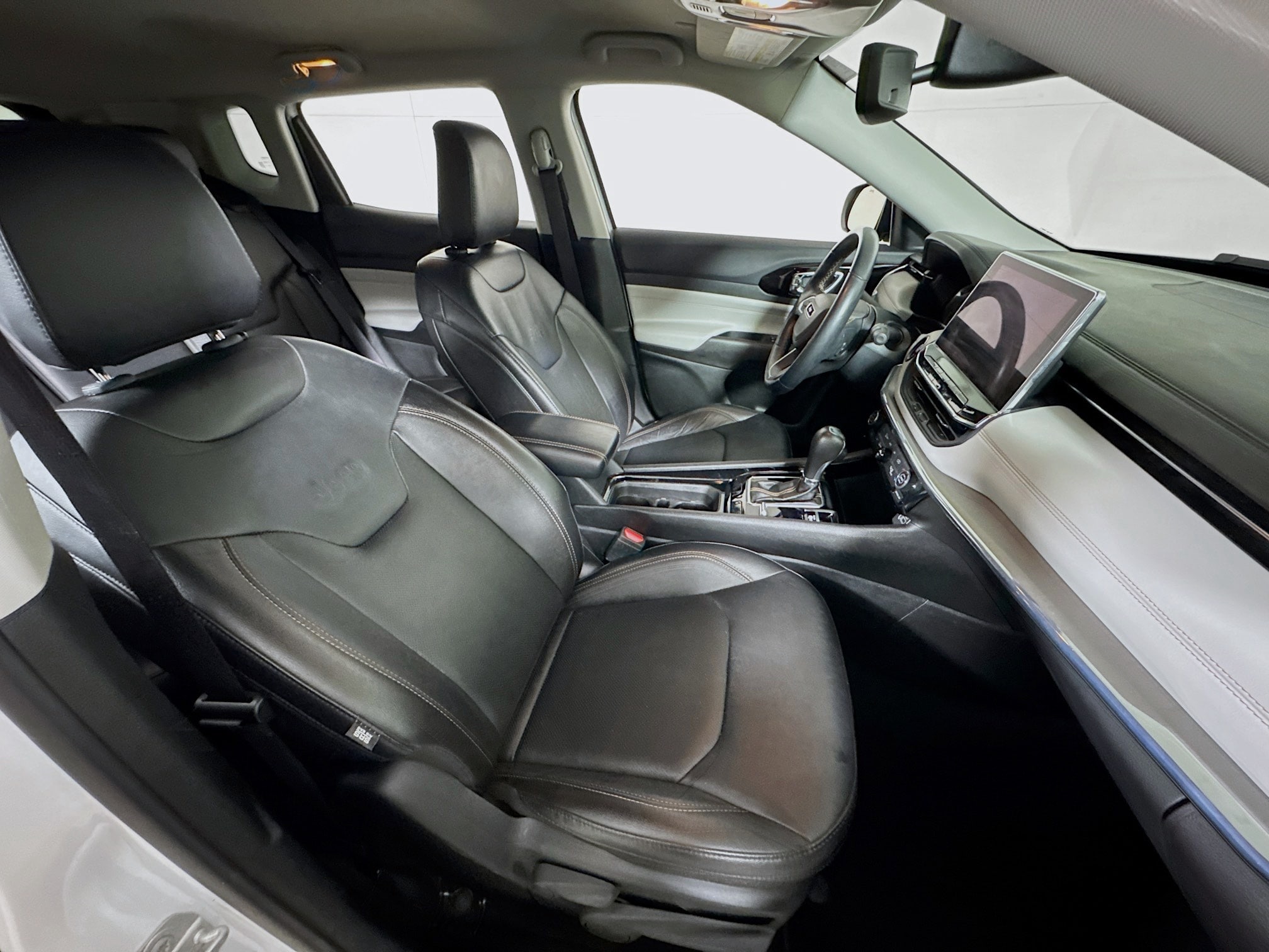 2022 Jeep Compass Limited Image 13 of 29