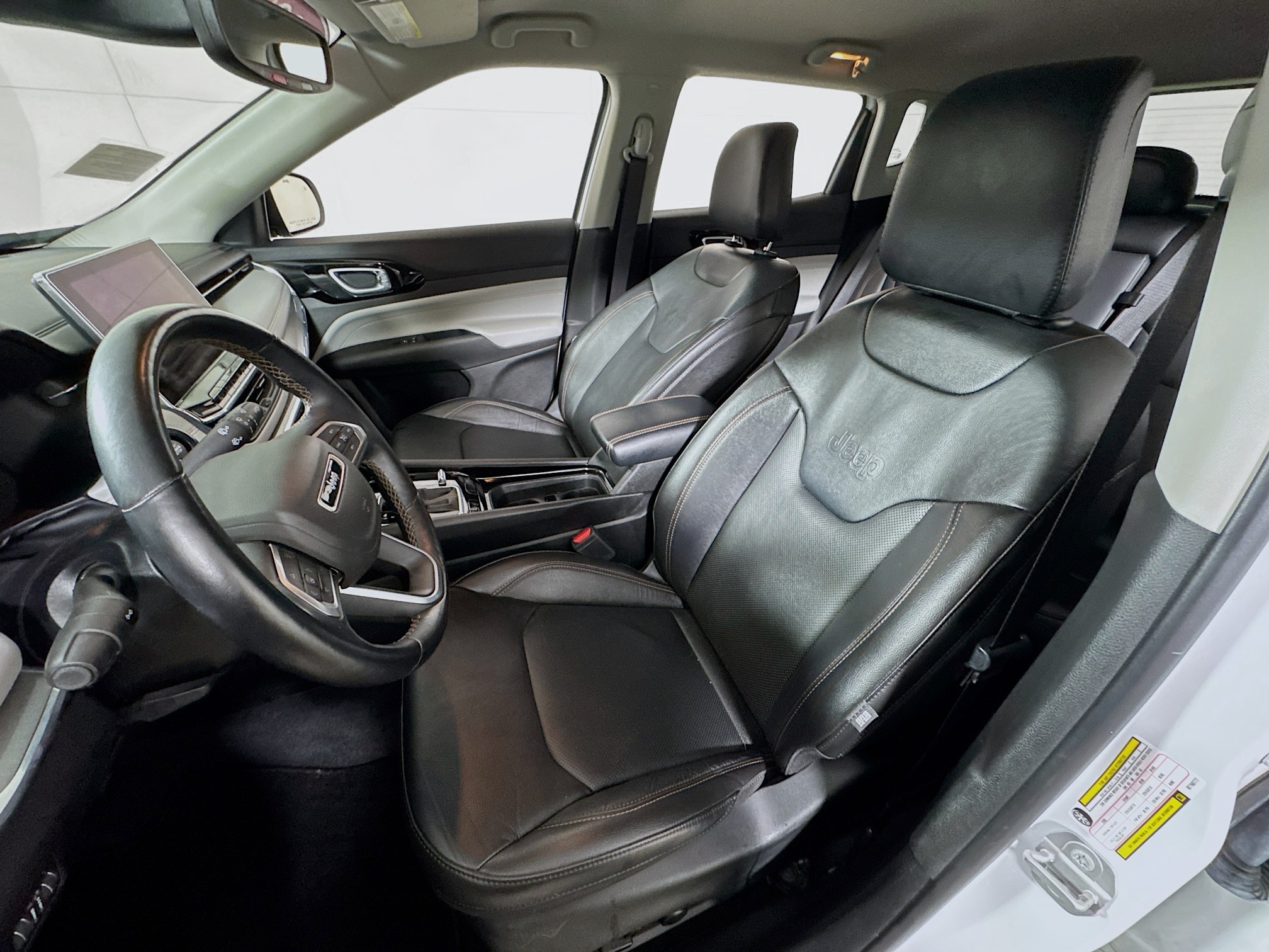 2022 Jeep Compass Limited Image 14 of 29