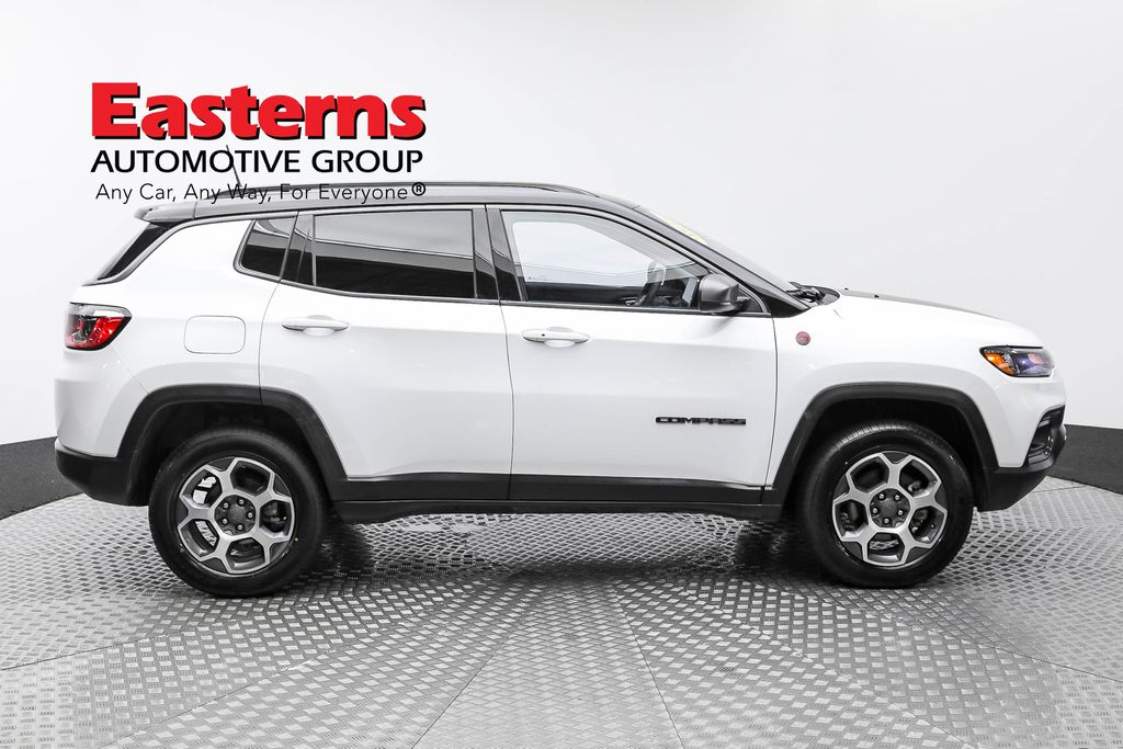 Vehicle image 17 of 61