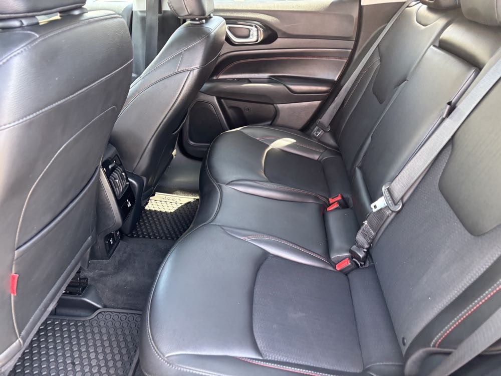 Vehicle image 31 of 35