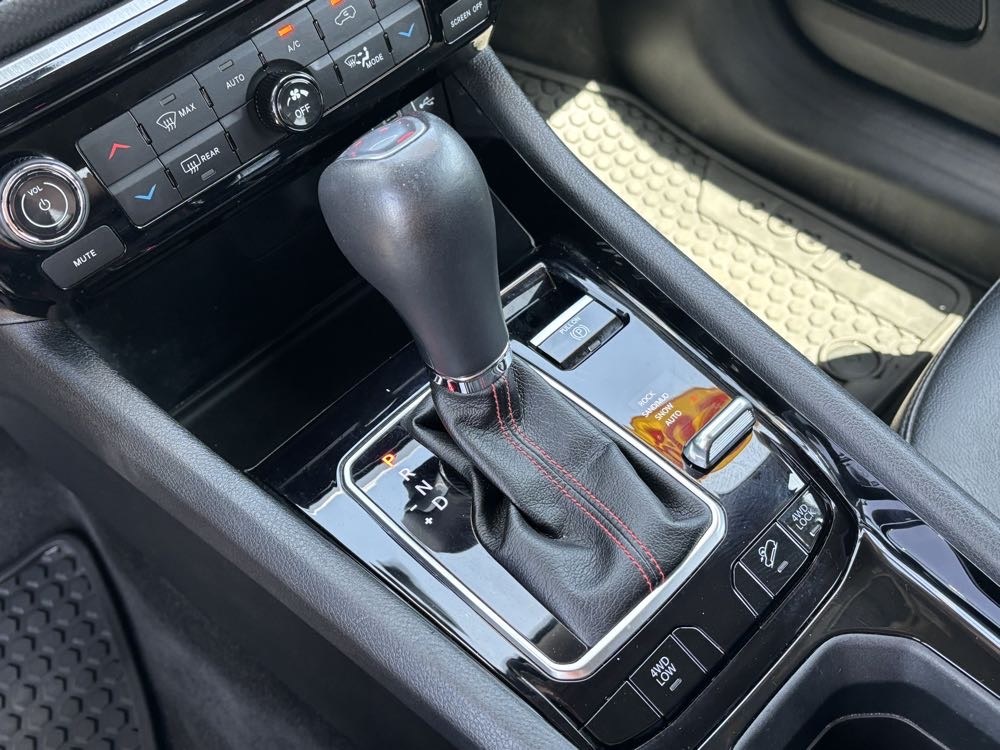 Vehicle image 19 of 35