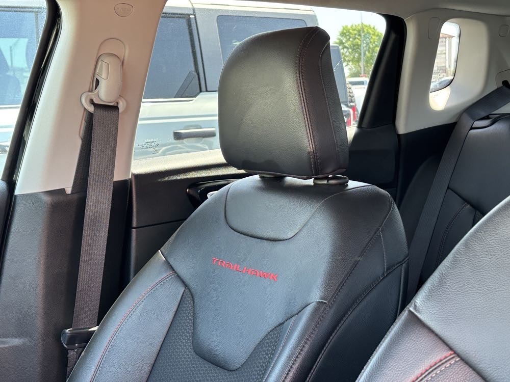Vehicle image 14 of 35