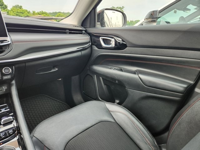 Vehicle image 23 of 28