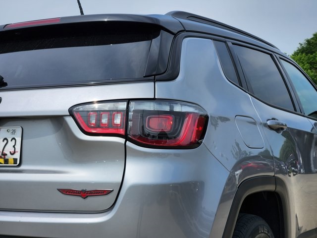Vehicle image 20 of 28