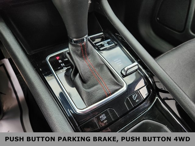 Vehicle image 12 of 28