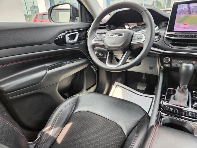 Vehicle image 22 of 28