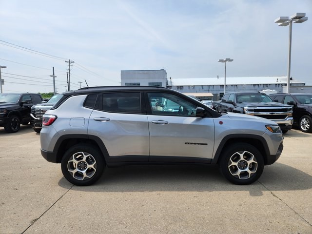 Vehicle image 4 of 28