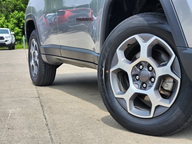 Vehicle image 19 of 28
