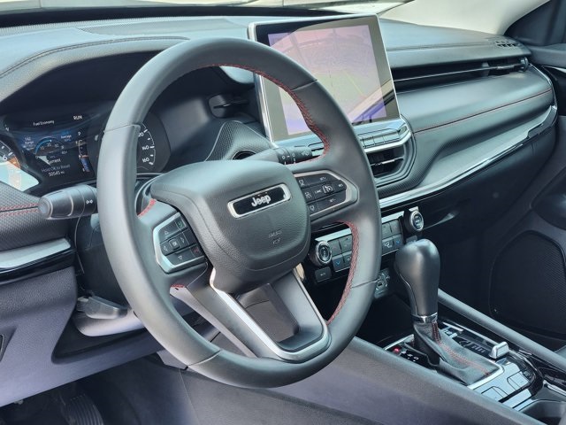 Vehicle image 25 of 28