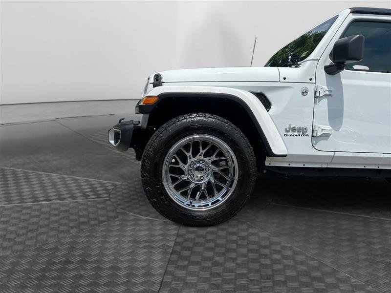 Vehicle image 8 of 14