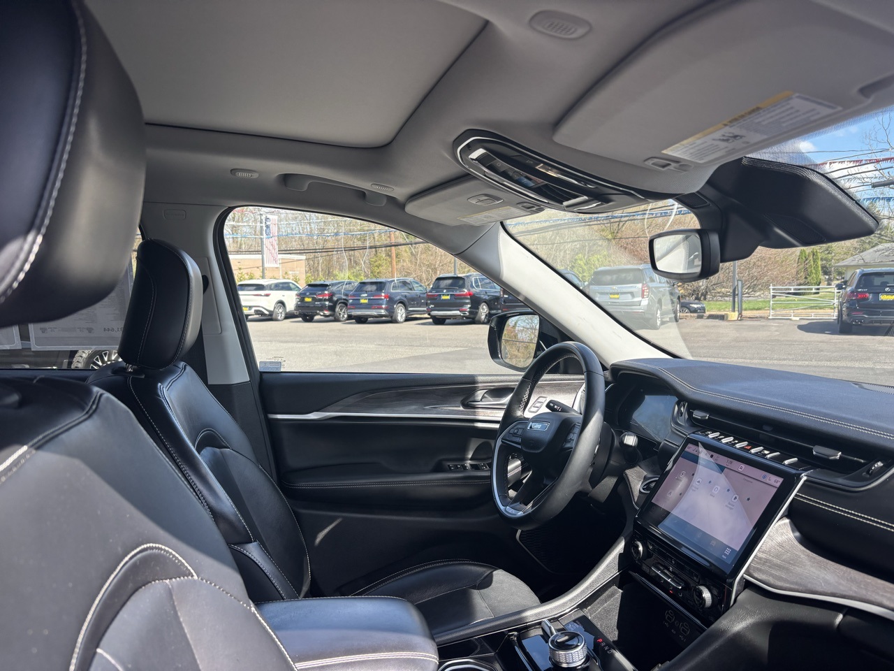 Vehicle image 17 of 20