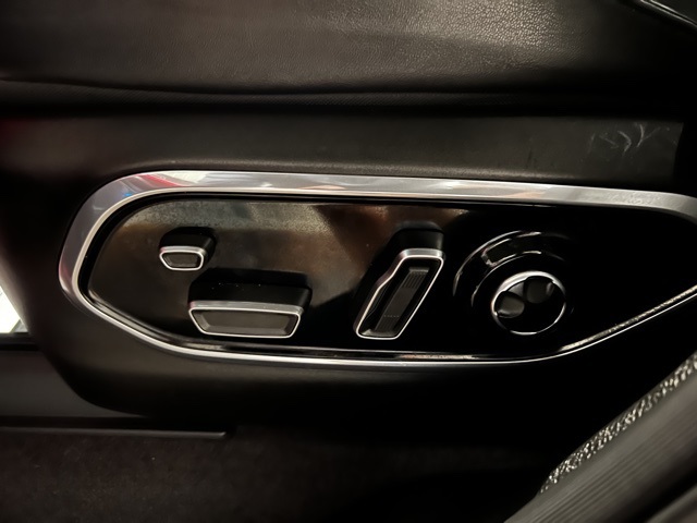 Vehicle image 17 of 52