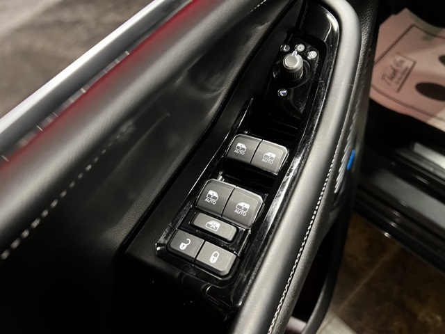 Vehicle image 14 of 52