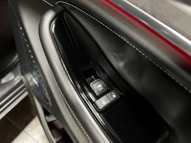 Vehicle image 29 of 52