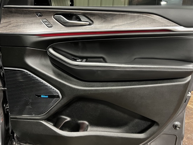Vehicle image 28 of 52