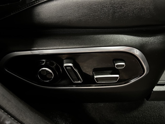 Vehicle image 32 of 52