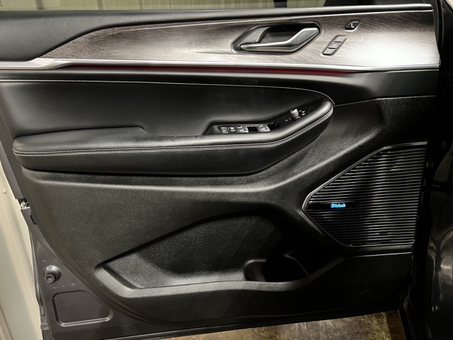 Vehicle image 13 of 52