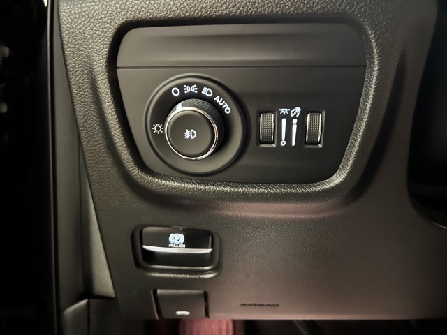 Vehicle image 40 of 52