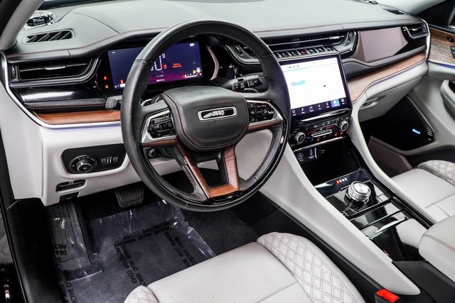 2022 Jeep Grand Cherokee Summit Image 17 of 50