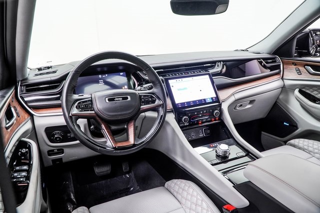 2022 Jeep Grand Cherokee Summit Image 16 of 50