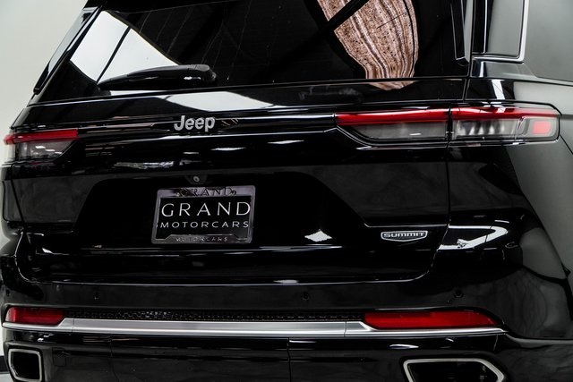 2022 Jeep Grand Cherokee Summit Image 11 of 50