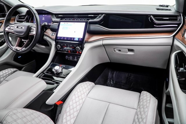 2022 Jeep Grand Cherokee Summit Image 18 of 50