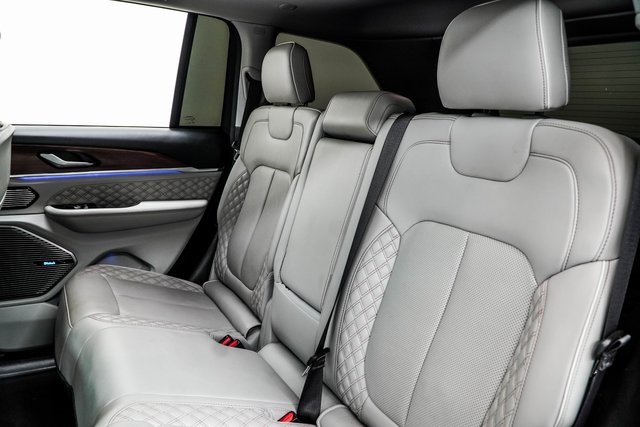 2022 Jeep Grand Cherokee Summit Image 12 of 50