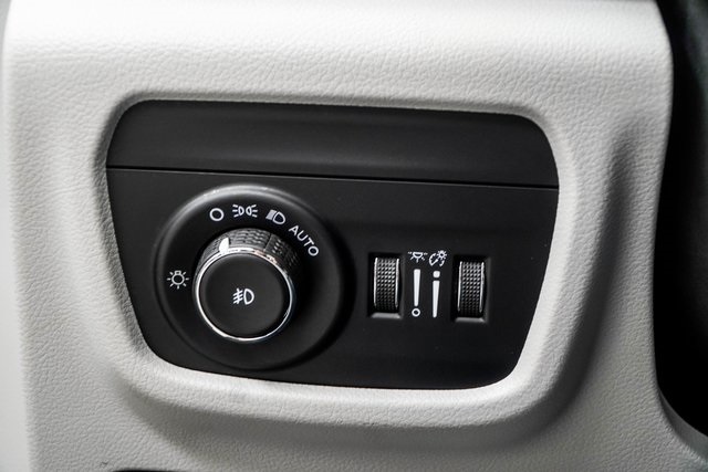 2022 Jeep Grand Cherokee Summit Image 32 of 50